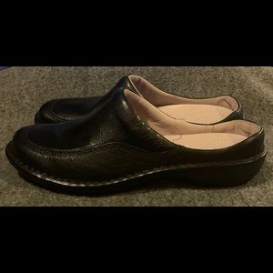 Red Wing Black Ladies Mule Shoes